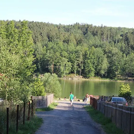 Nad Jeziorem W Karlowicach 롯지