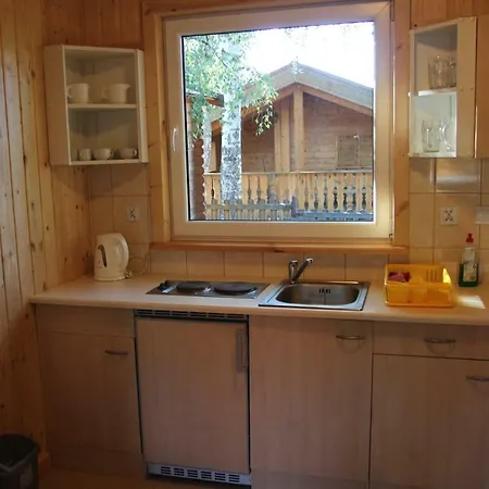 Nad Jeziorem W Karlowicach Chata *