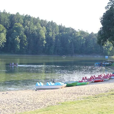 Nad Jeziorem W Karlowicach Chata *