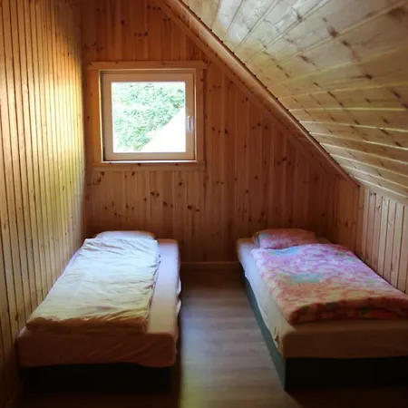 Nad Jeziorem W Karlowicach 롯지