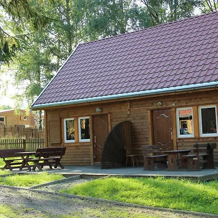 Nad Jeziorem W Karlowicach 롯지 *