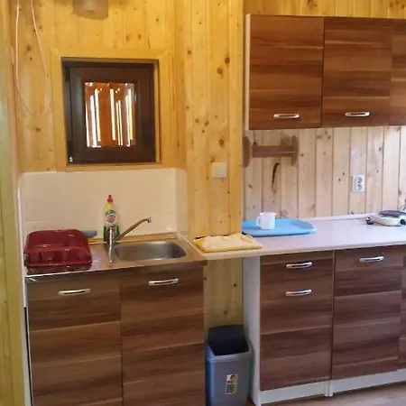 Nad Jeziorem W Karlowicach Chata *