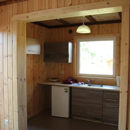 Nad Jeziorem W Karlowicach 롯지