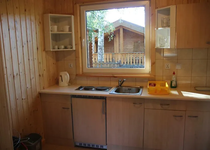 Nad Jeziorem W Karlowicach Lodge *