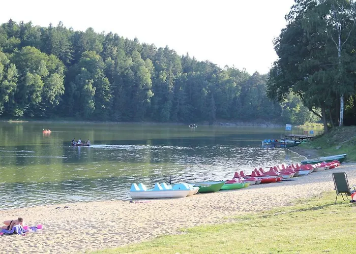 Nad Jeziorem W Karlowicach Lodge *