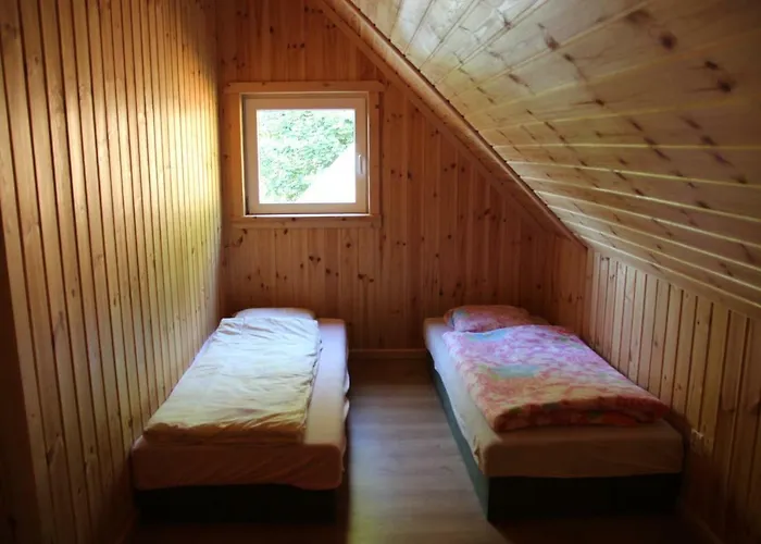 Nad Jeziorem W Karlowicach Lodge