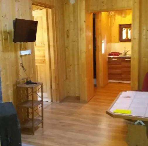 Nad Jeziorem W Karlowicach Lodge